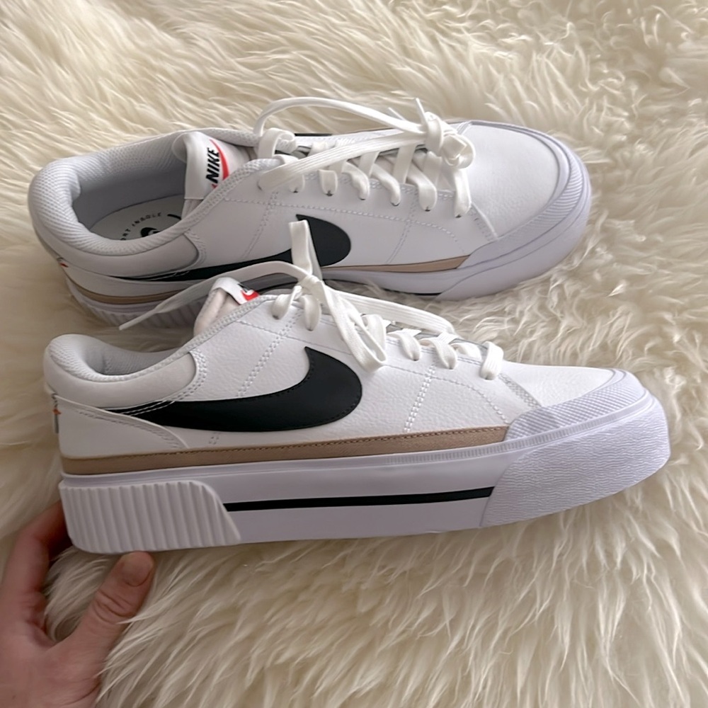 NEVER WORN Size 10 NIKE Womens sneakers